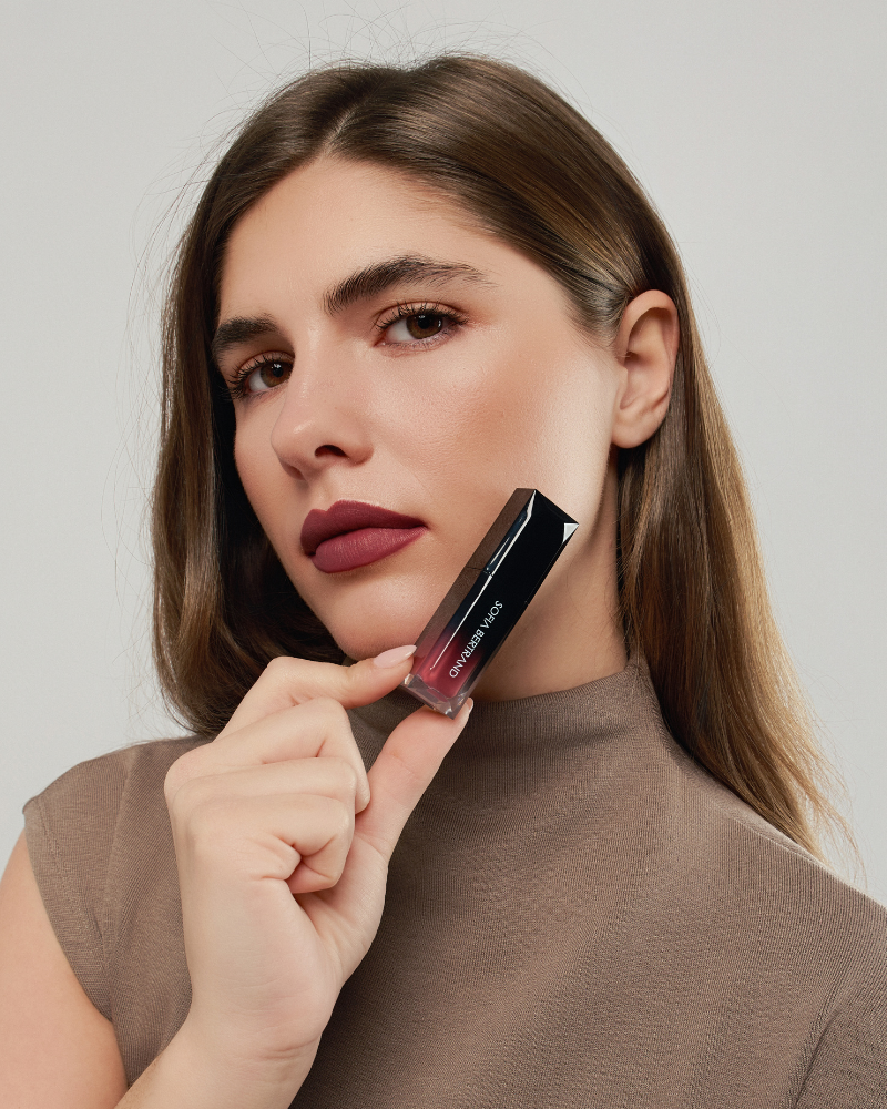 911H Crimson Royale Hyaluronic Matte Liquid Lipstick