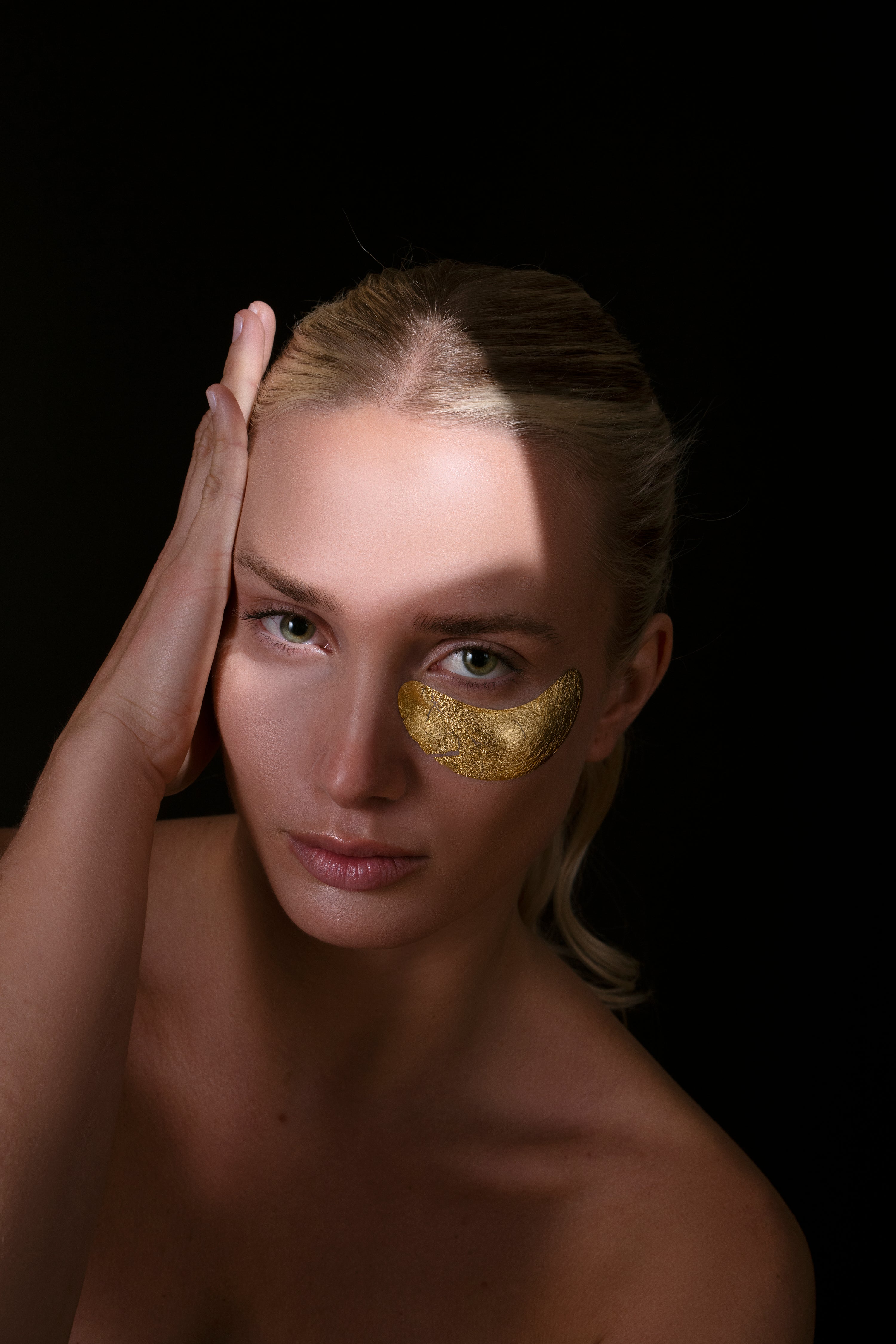 COFFER SUBLIME GOLD EYES + AUVRÉ VANITY BAG